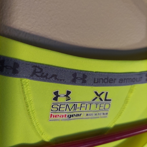 Under Armour Shirt - Picture 6 of 6